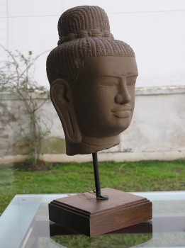 Stone head Buddha